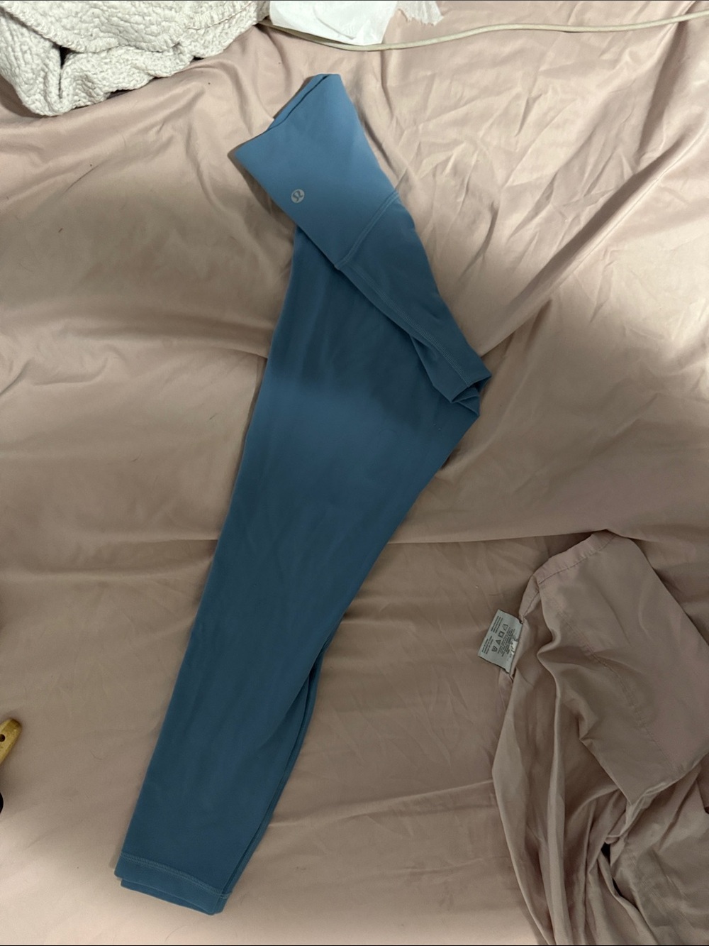 lululemon slate blue workout leggings with reflective logo